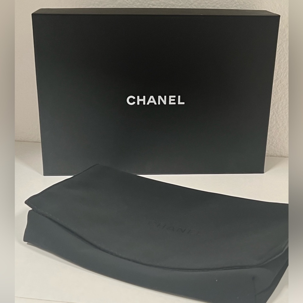 Chanel - Picture 2 of 12